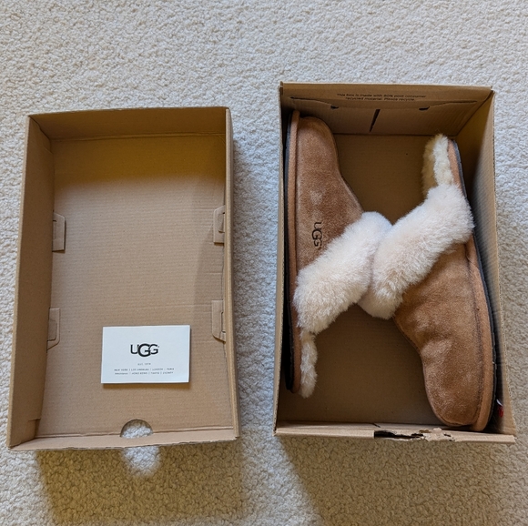 UGG Scuffette II Slipper - Picture 1 of 12